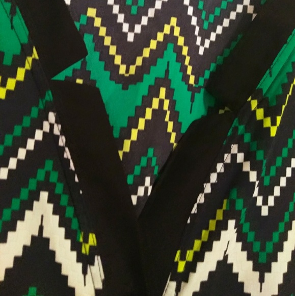 👑 Donated!👑 Stylish Catherine's multi-colored top - Picture 3 of 5